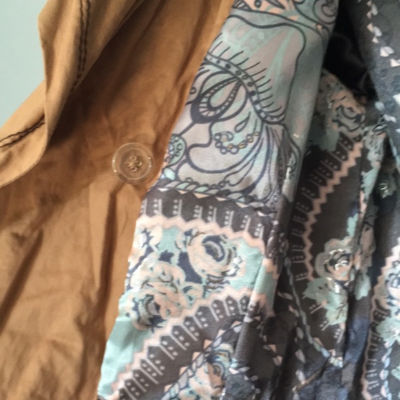 Beige trench - Picture 6 of 9